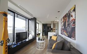 Ma Maison Nο 4, Downtown Loft , Short Walk To Acropolis, Ultra High Speed Internet 500 Mbps, Parking Upon Request, 1' From Metro Station
